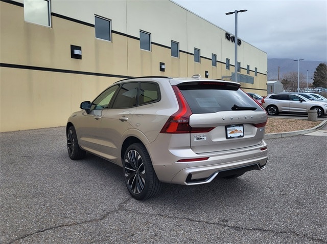 2026 Volvo XC60 B5 photo 2