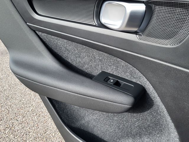 2026 Volvo XC40 Ultra Black Edition - Photo 10