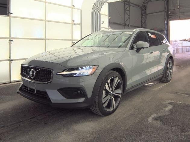2025 Volvo V60 Cross Country B5 Plus Wagon