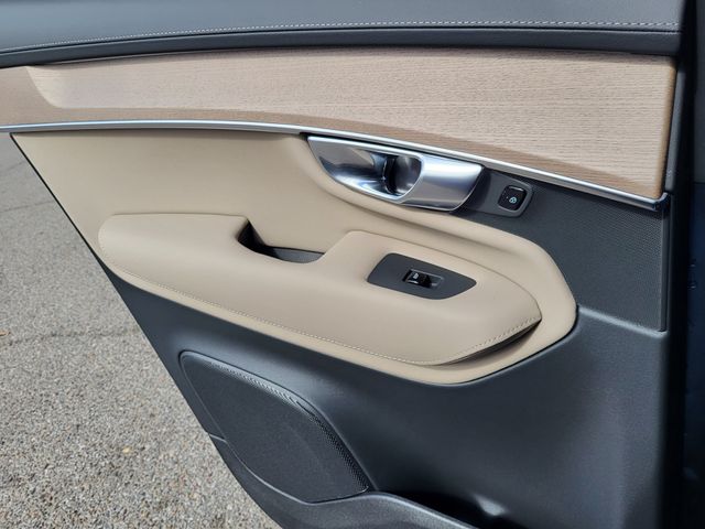 2026 Volvo XC90 Plus - Photo 11