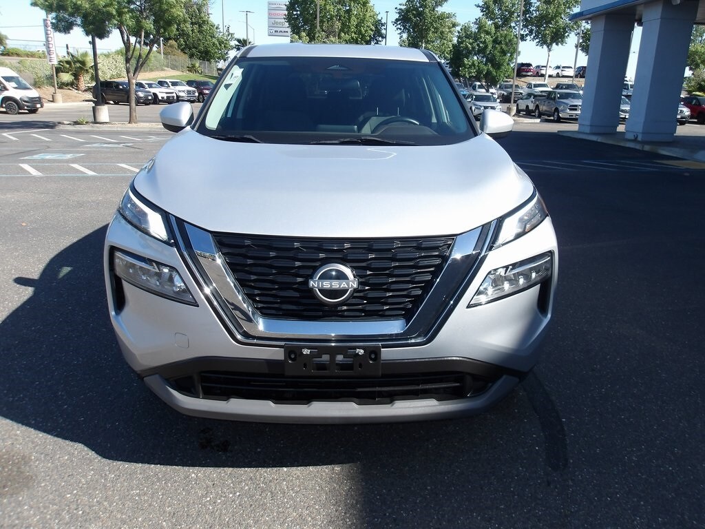 2023 Nissan Rogue SV photo 3