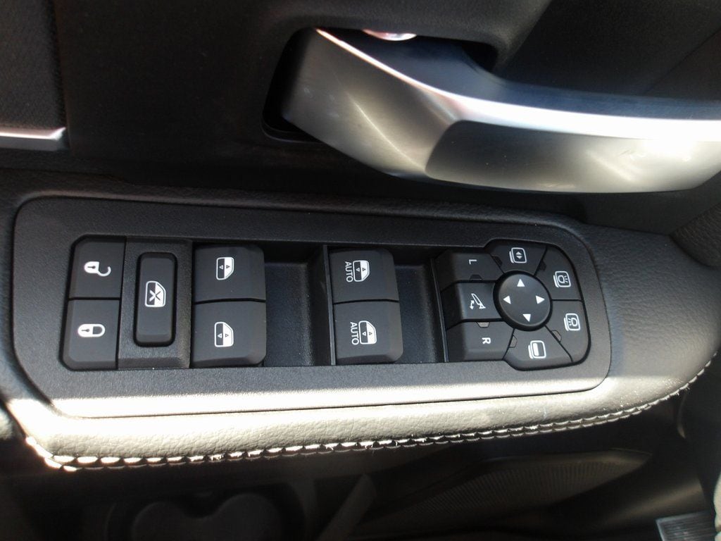 2025 RAM 3500 Big Horn - Photo 17