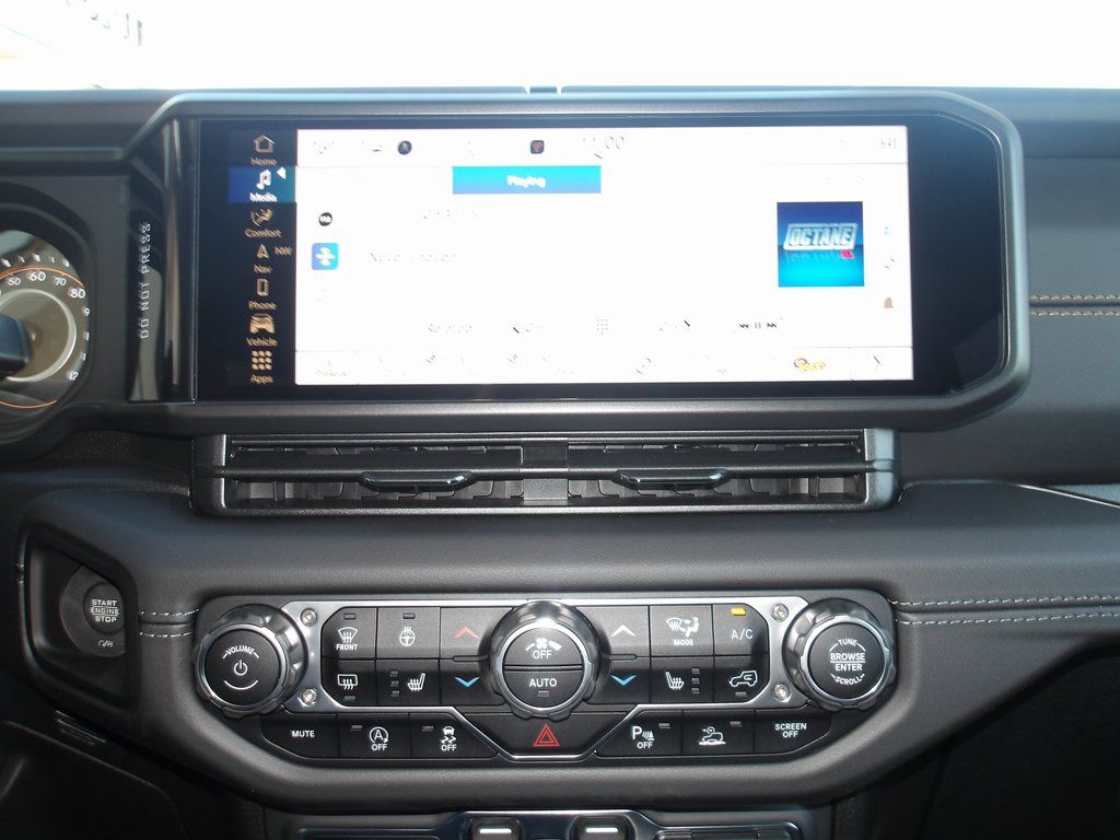 2025 Jeep Wrangler 4-Door Sahara - Photo 14