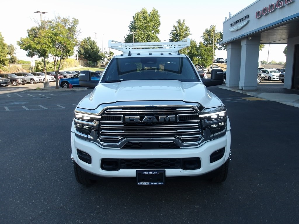 New 2025 Ram 5500 Chassis Cab 5500 BIG HORN CHASSIS CREW CAB 4X4 60' CA Crew Cab