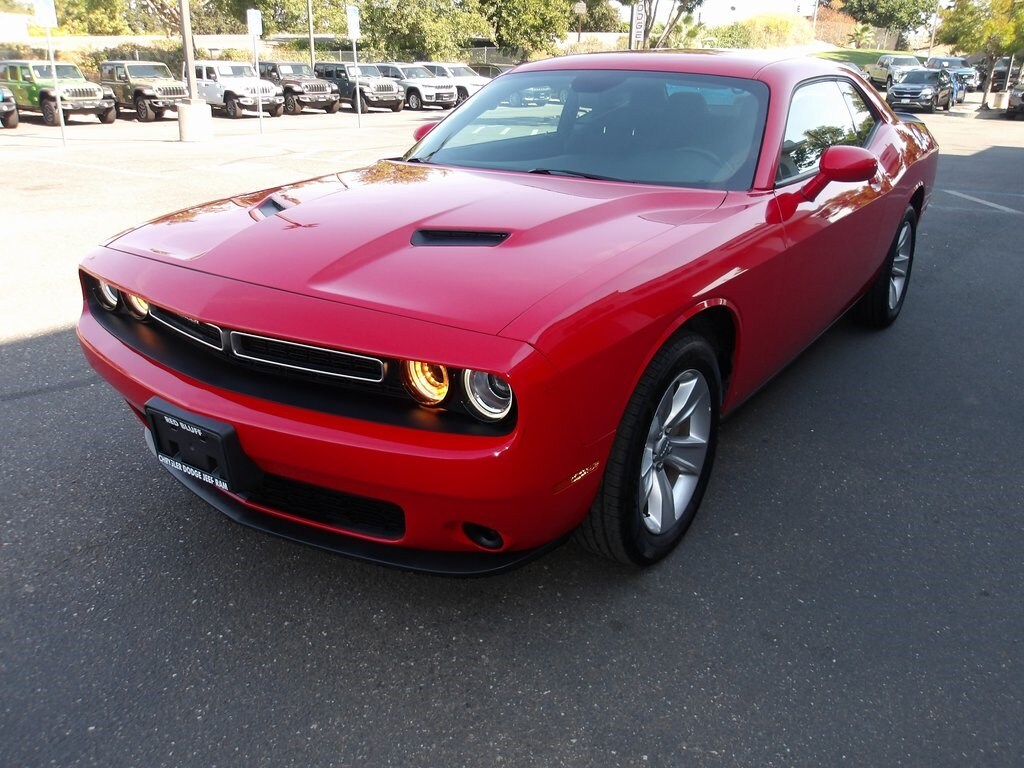 2023 Dodge Challenger SXT photo 3