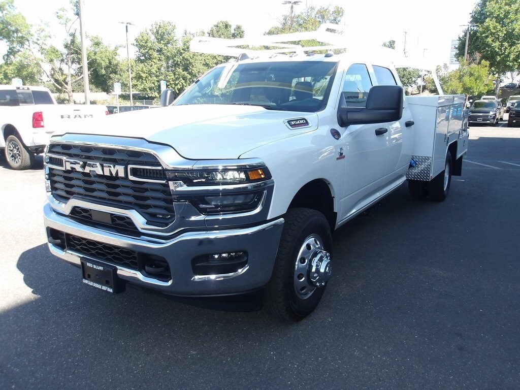 New 2025 Ram 3500 Chassis Cab 3500 TRADESMAN CREW CAB CHASSIS 4X4 60' CA Crew Cab