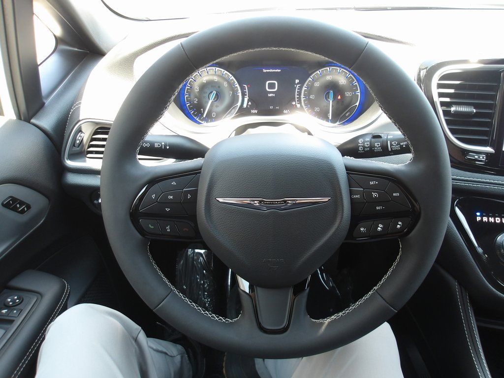 2025 Chrysler Pacifica Limited - Photo 13