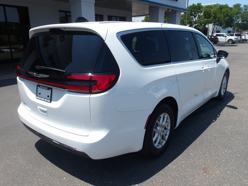 2025 Chrysler Pacifica Select - Photo 9