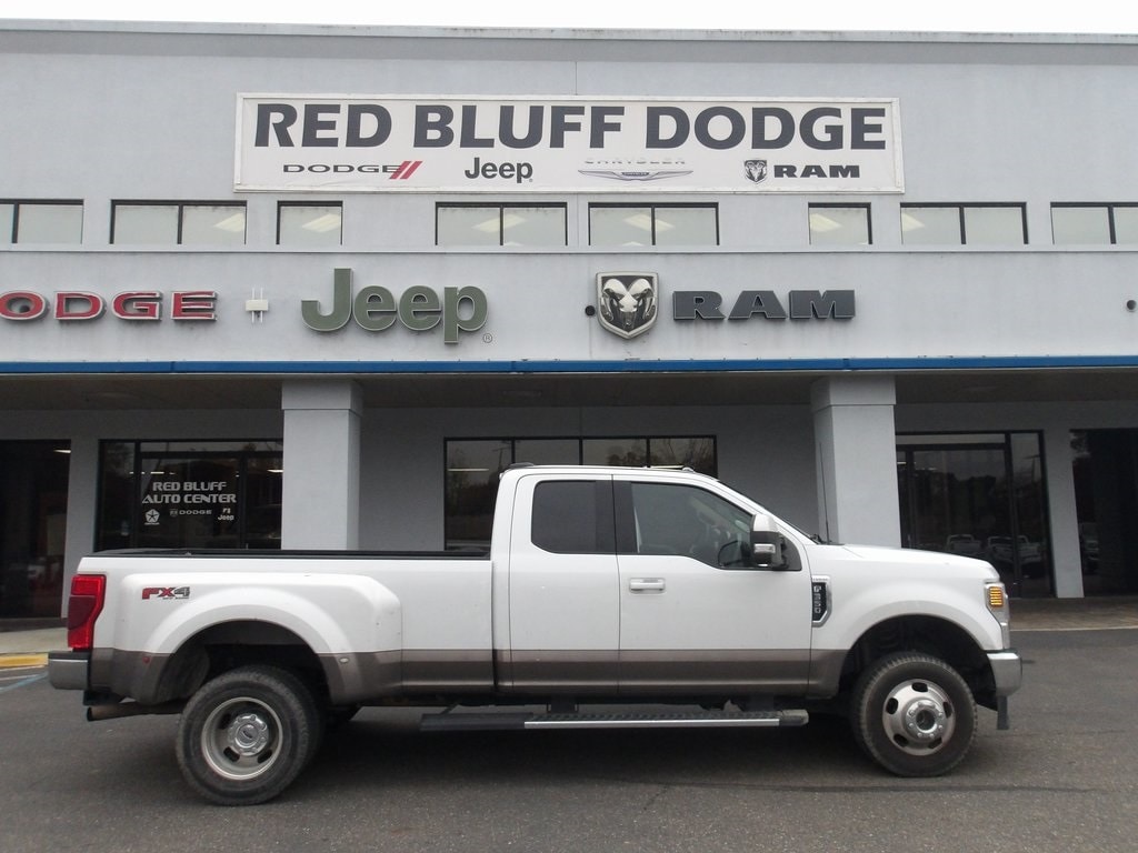 2022 Ford F-350 Super Duty Lariat's photo