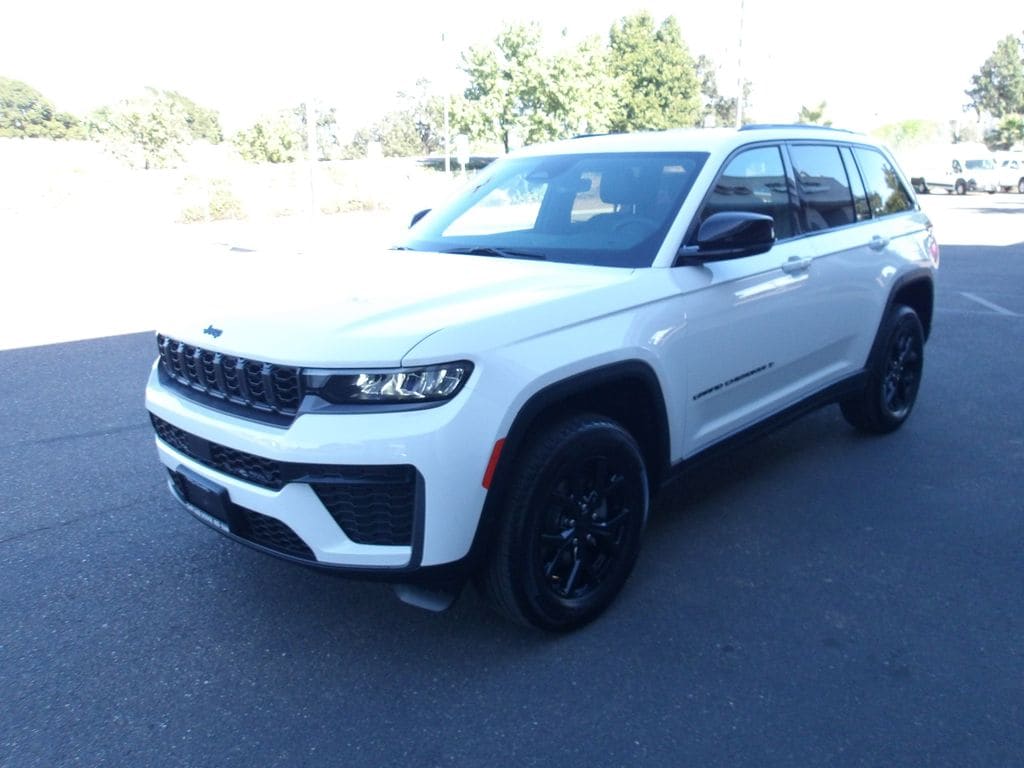 New 2026 Jeep Grand Cherokee LAREDO ALTITUDE 4X4 Sport Utility