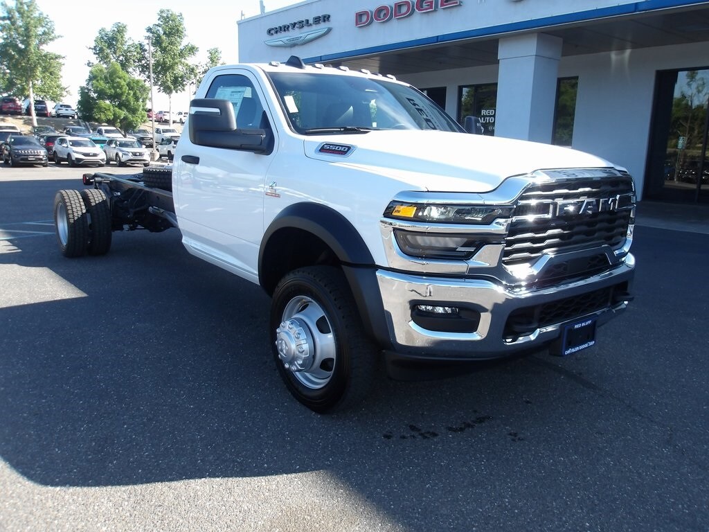 2025 Ram 5500 Tradesman photo 2