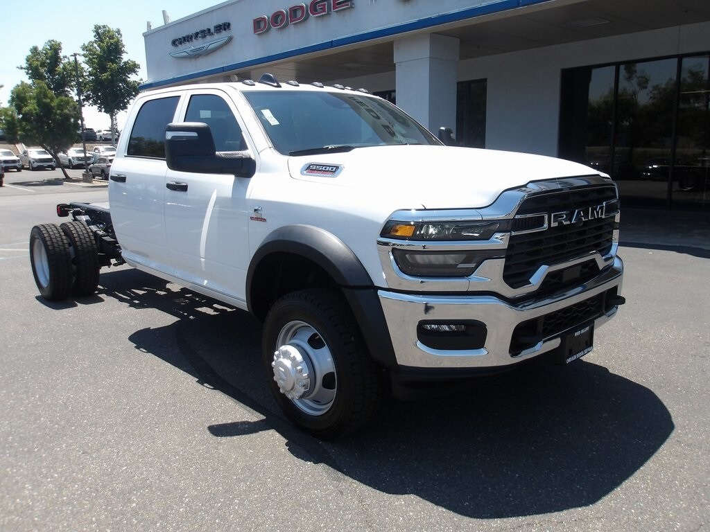 2025 Ram 5500 Tradesman photo 2