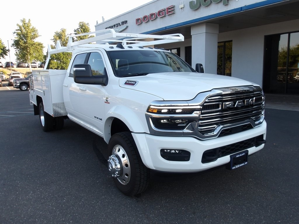 New 2025 Ram 5500 Chassis Cab 5500 BIG HORN CHASSIS CREW CAB 4X4 60' CA Crew Cab