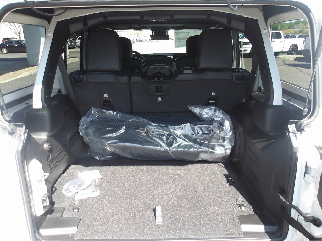 2025 Jeep Wrangler 4-Door Sahara - Photo 9