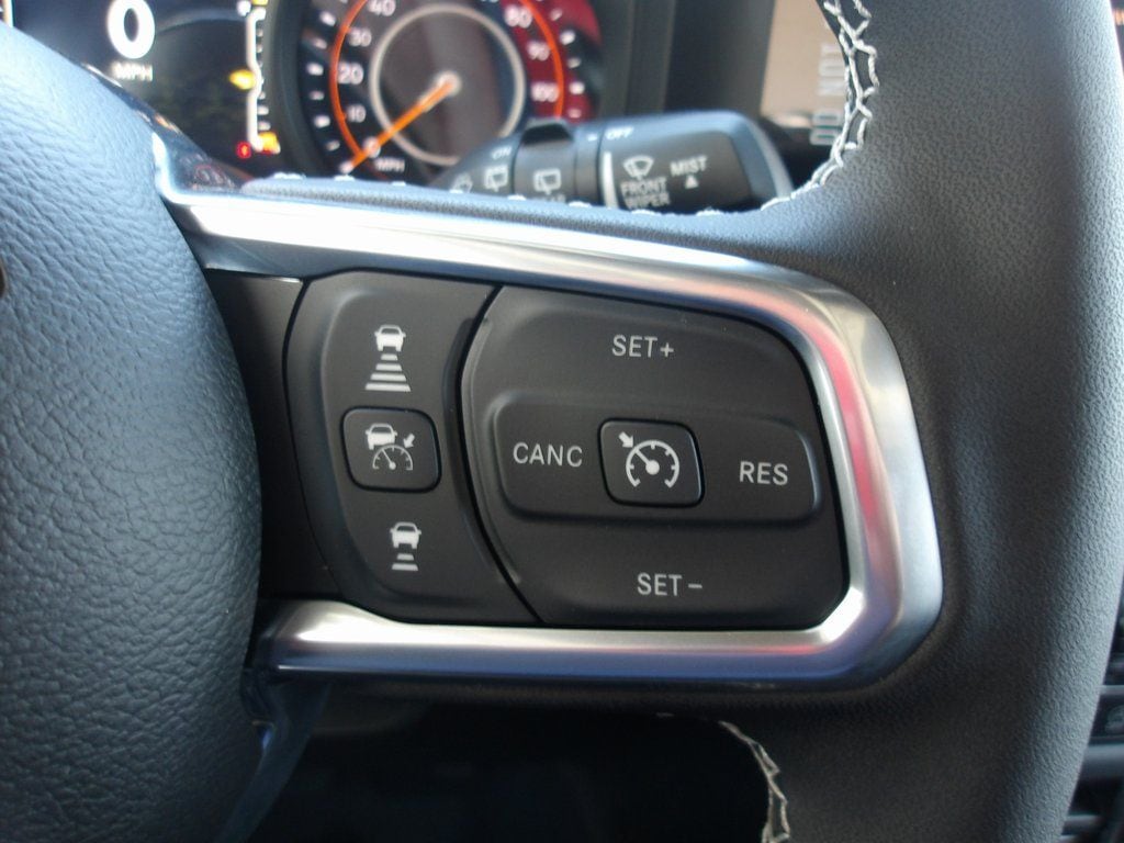 2025 Jeep Wrangler 4-Door Sahara - Photo 12