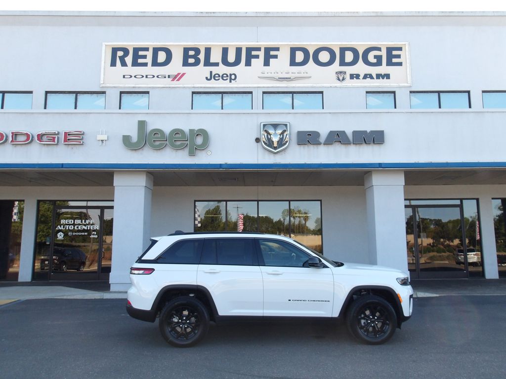 2026 Jeep Grand Cherokee LAREDO ALTITUDE 4X4