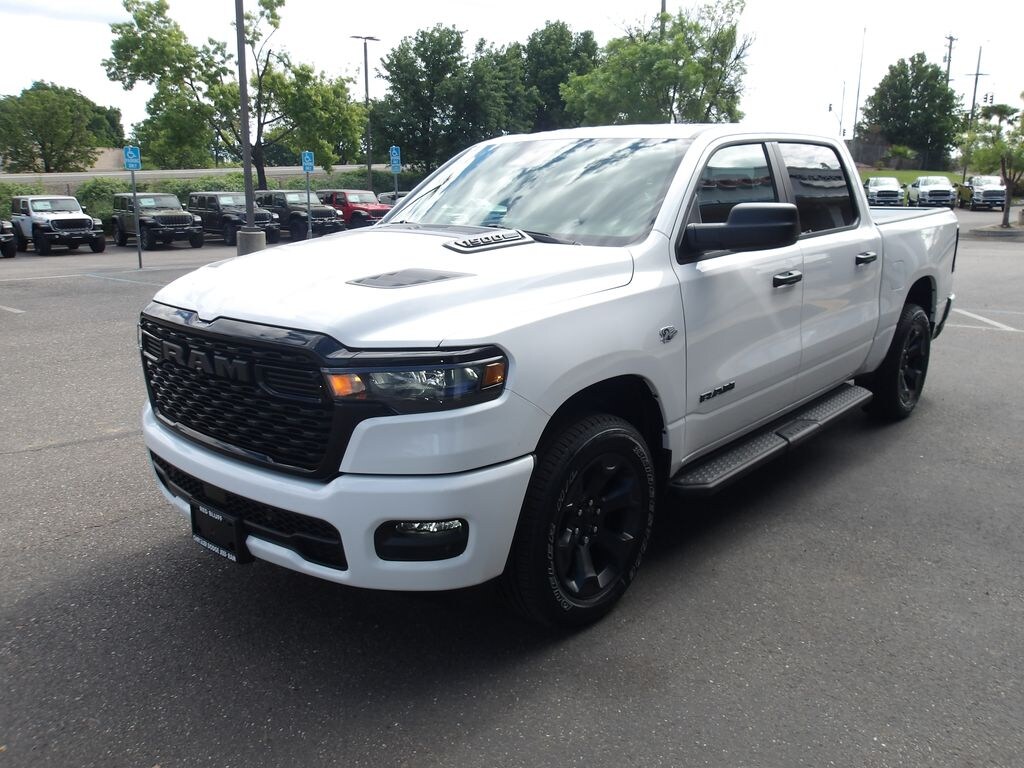 New 2026 Ram 1500 EXPRESS CREW CAB 4X4 5'7 BOX Crew Cab