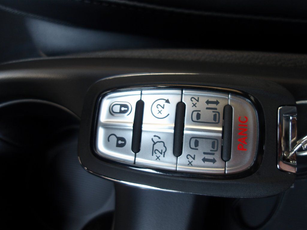 2025 Chrysler Pacifica Select - Photo 21