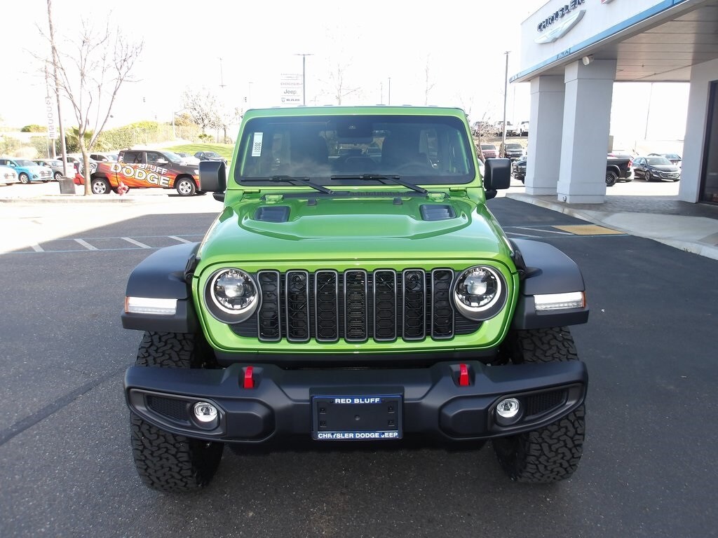 2025 Jeep Wrangler Rubicon photo 3