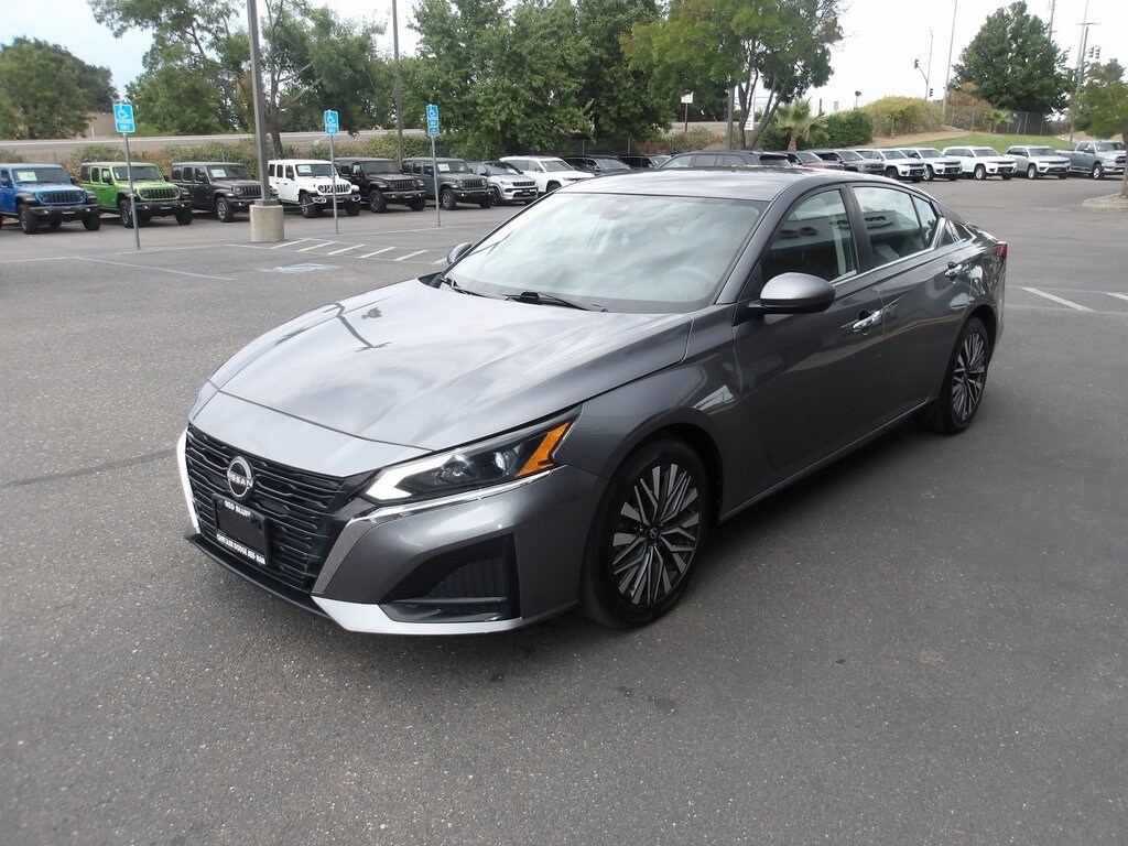 2023 Nissan Altima 2.5 SV photo 3