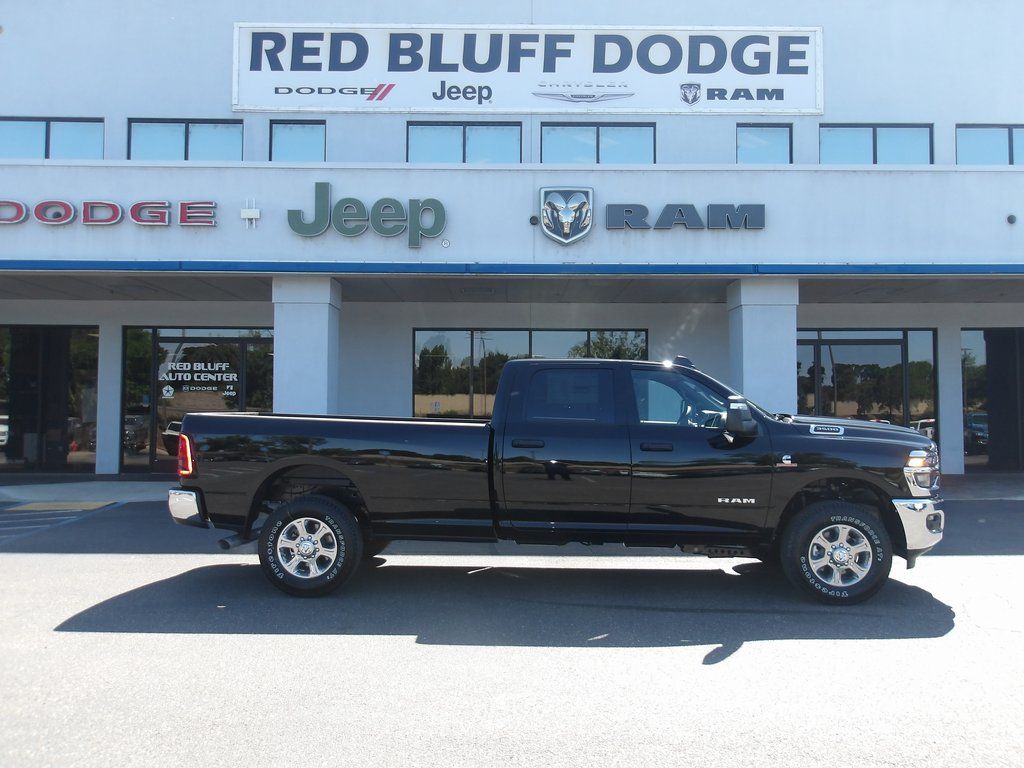 2025 RAM 3500 Big Horn 4X4 Crew Cab LWB's photo