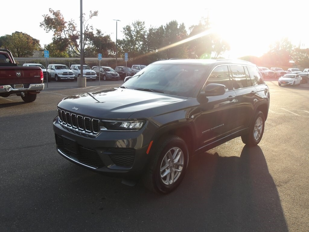 2025 Jeep Grand Cherokee Laredo X photo 4