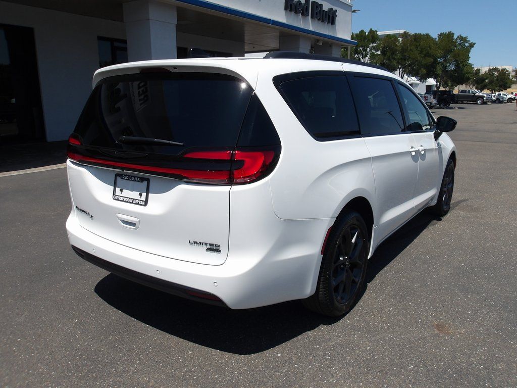 2025 Chrysler Pacifica Limited - Photo 10