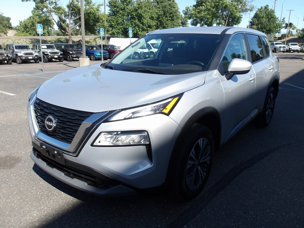 2023 Nissan Rogue SV photo 4