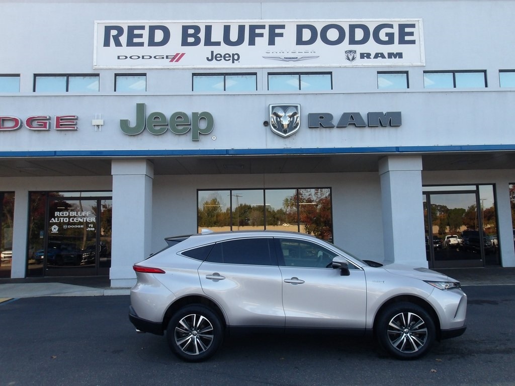 2021 Toyota Venza LE's photo