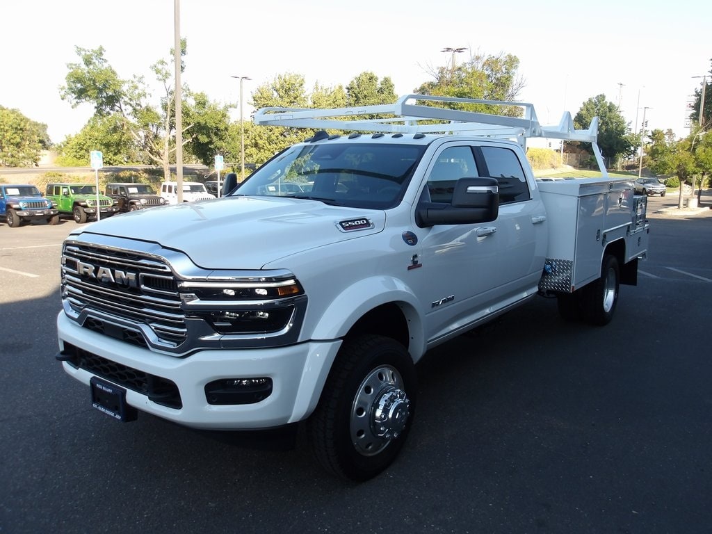 New 2025 Ram 5500 Chassis Cab 5500 BIG HORN CHASSIS CREW CAB 4X4 60' CA Crew Cab