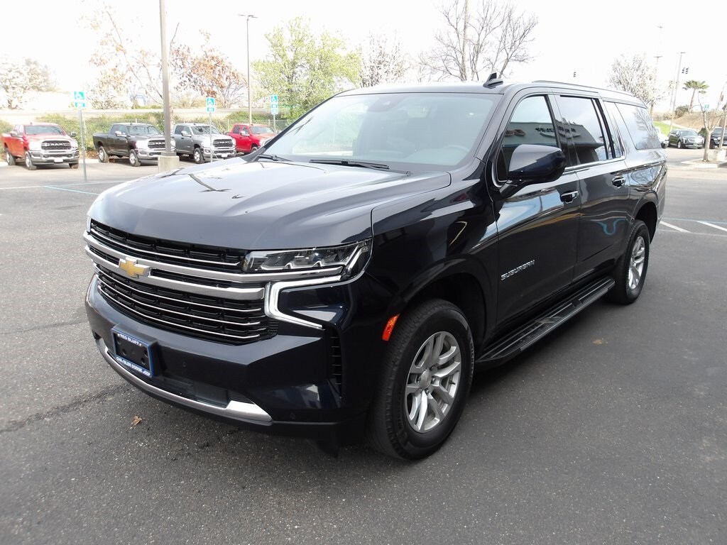 2023 Chevrolet Suburban LT photo 4
