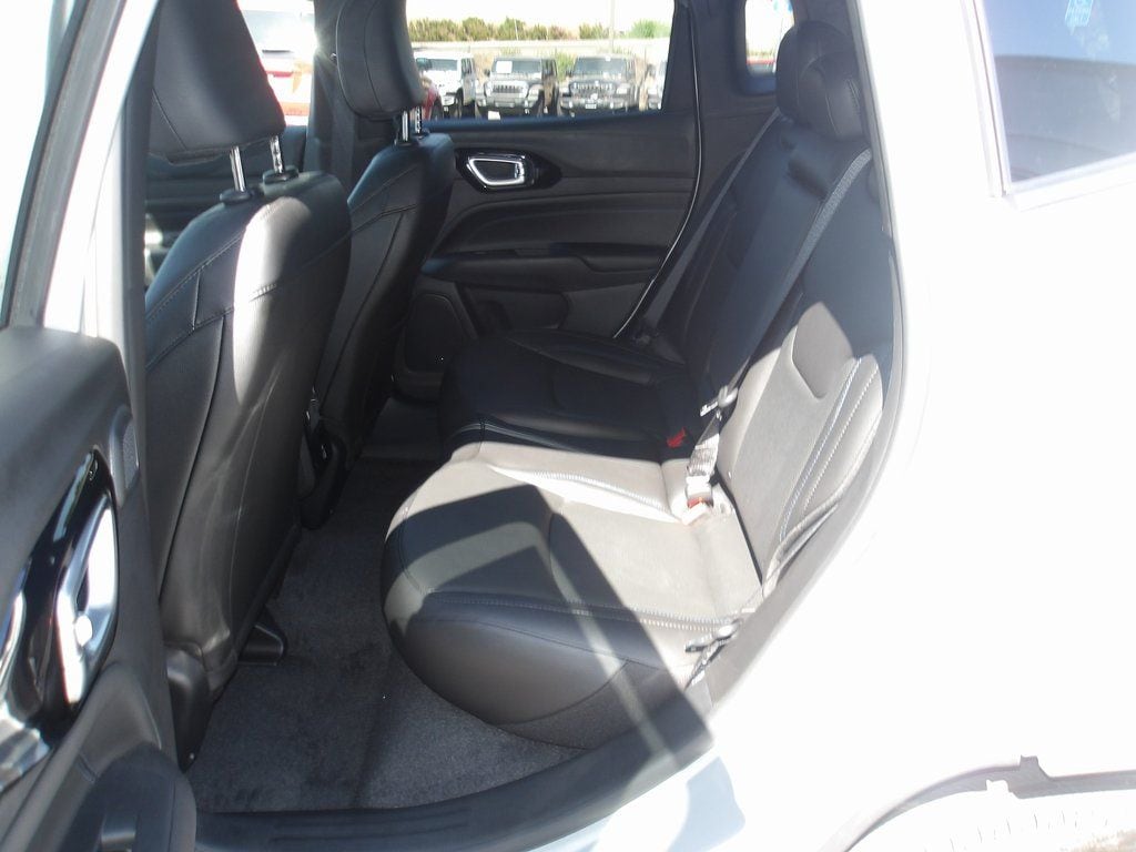 2025 Jeep Compass Limited - Photo 16