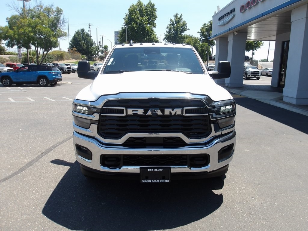 New 2025 Ram 3500 Chassis Cab 3500 TRADESMAN CREW CAB CHASSIS 4X4 60' CA Crew Cab
