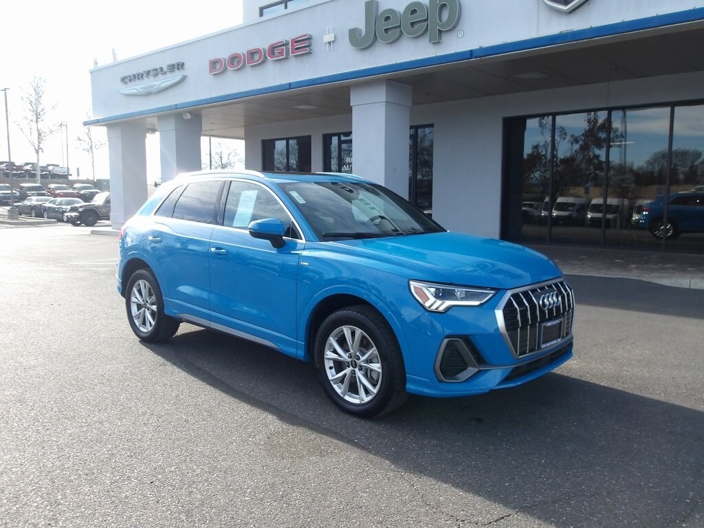 2023 Audi Q3 Premium photo 2