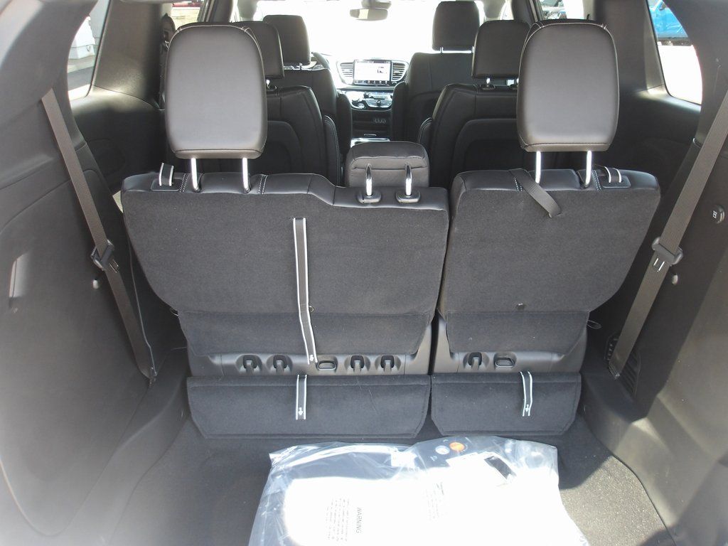 2025 Chrysler Pacifica Select - Photo 7
