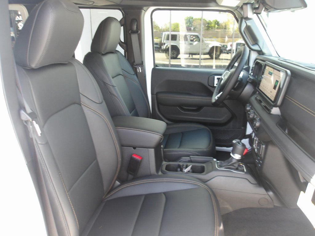 2025 Jeep Wrangler 4-Door Sahara - Photo 21
