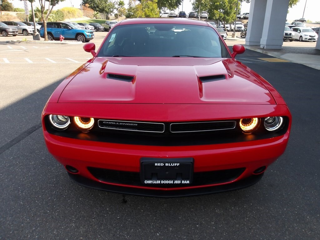 2023 Dodge Challenger SXT photo 2