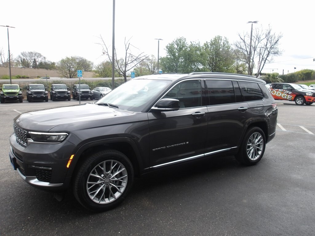 2025 Jeep Grand Cherokee L Summit photo 3