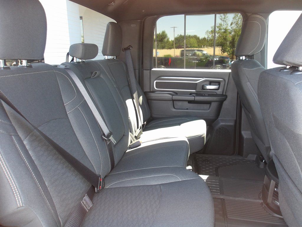 2025 RAM 3500 Big Horn - Photo 15