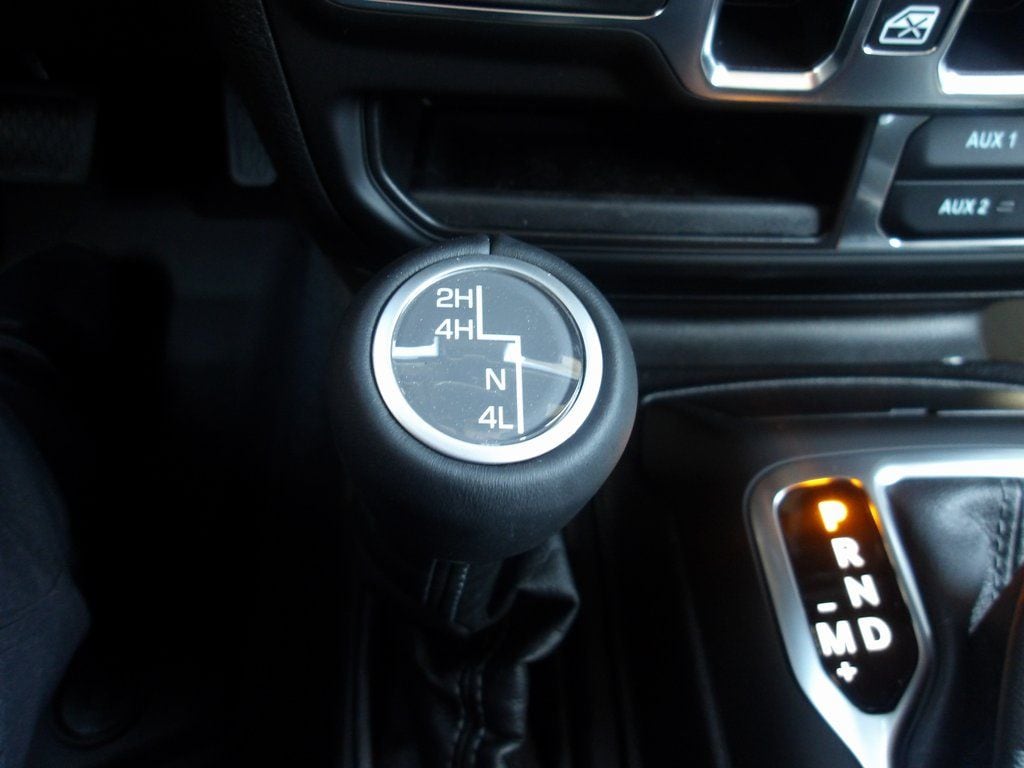2025 Jeep Wrangler 4-Door Sahara - Photo 17
