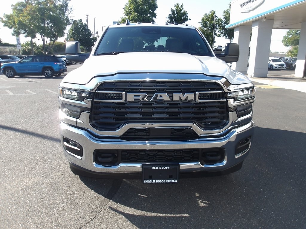 New 2025 Ram 3500 Chassis Cab 3500 TRADESMAN CREW CAB CHASSIS 4X4 60' CA Crew Cab