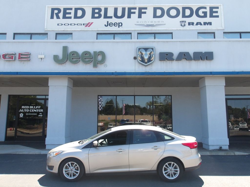 2017 Ford Focus Sedan SE's photo