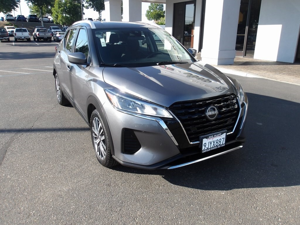 2022 Nissan Kicks SV photo 2