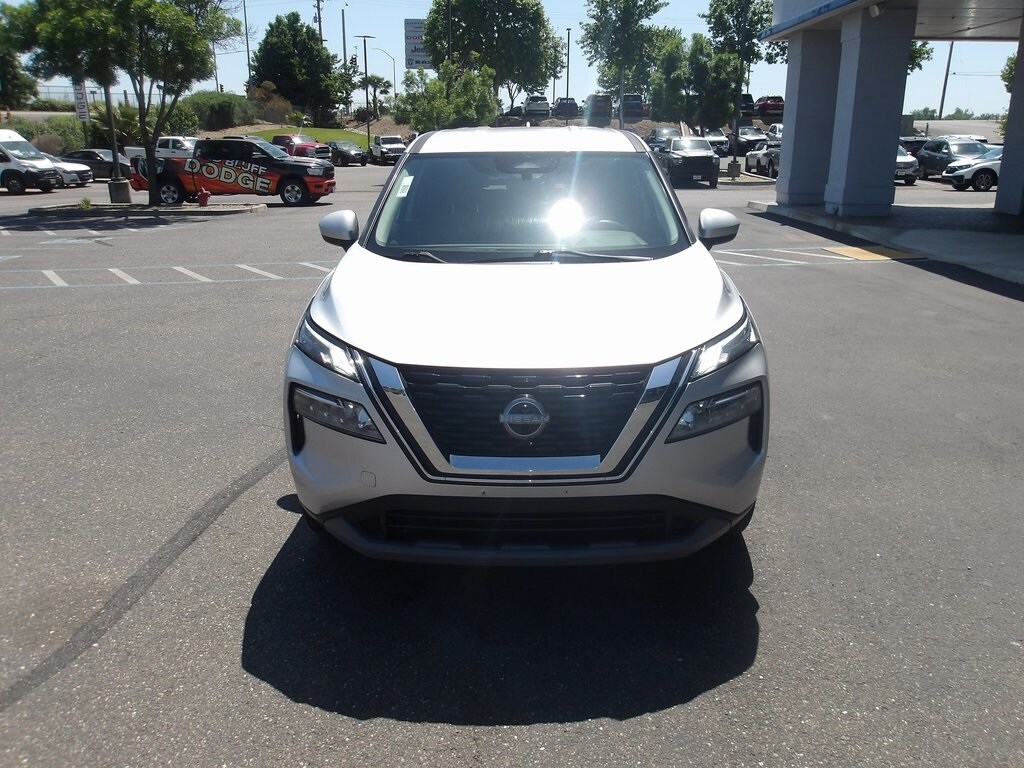 2023 Nissan Rogue SV photo 3