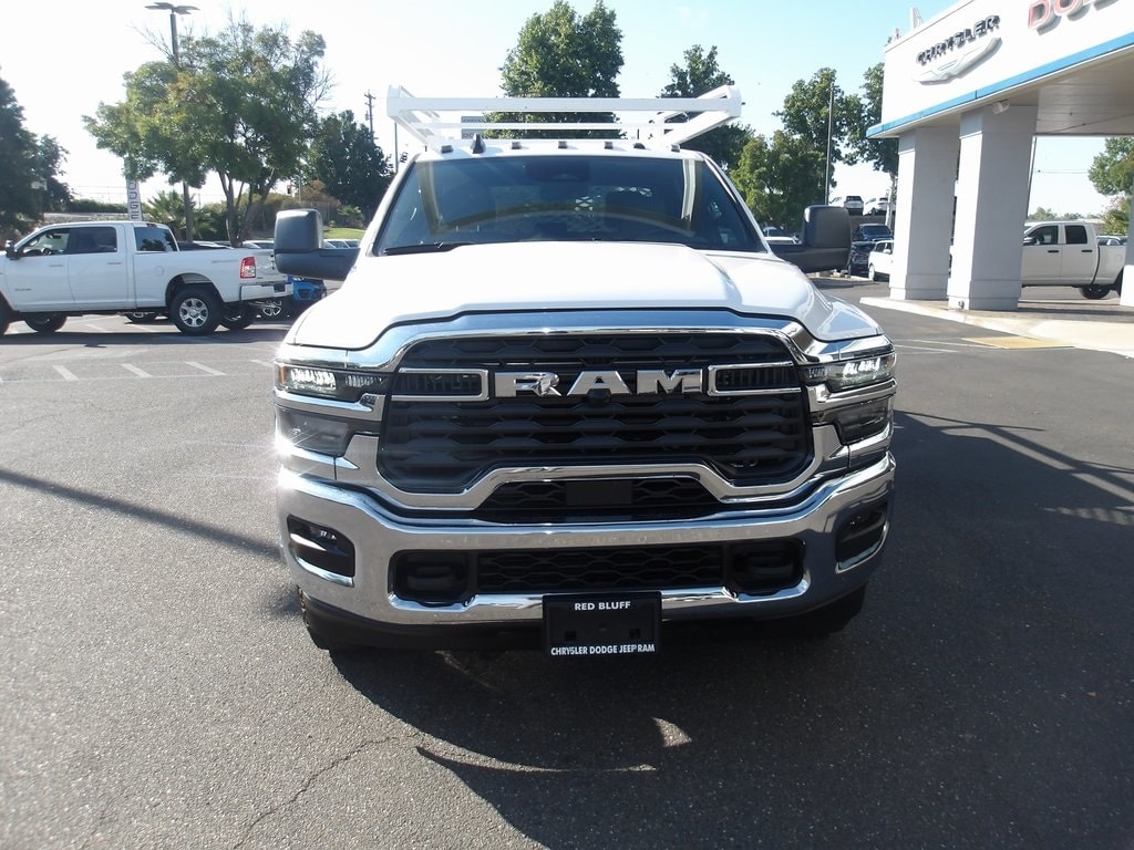 New 2025 Ram 3500 Chassis Cab 3500 TRADESMAN CREW CAB CHASSIS 4X4 60' CA Crew Cab