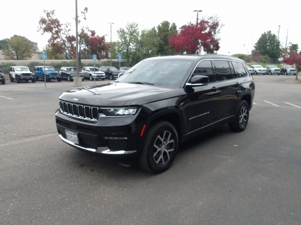 2024 Jeep Grand Cherokee Limited photo 3