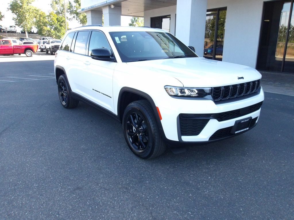 New 2026 Jeep Grand Cherokee LAREDO ALTITUDE 4X4 Sport Utility