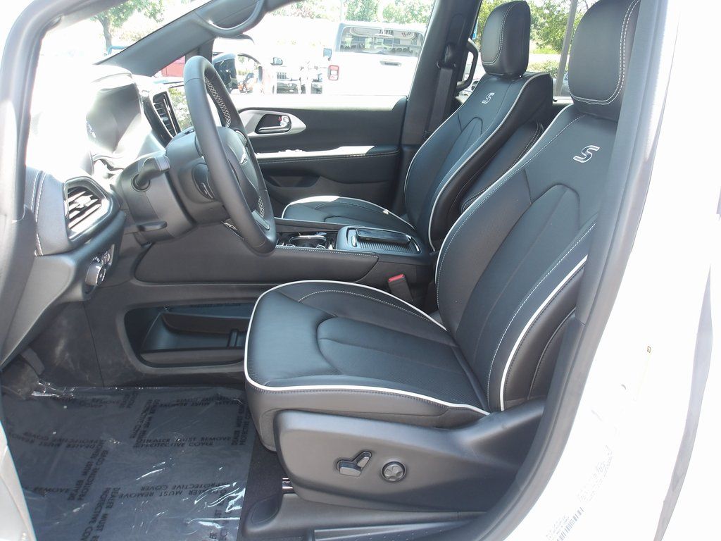 2025 Chrysler Pacifica Limited - Photo 12