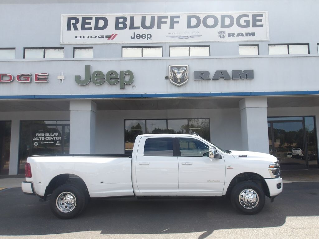 New 2026 Ram 3500 LARAMIE CREW CAB 4X4 8' BOX Crew Cab
