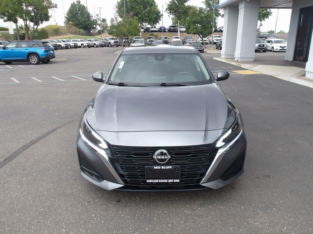 2023 Nissan Altima 2.5 SV photo 2